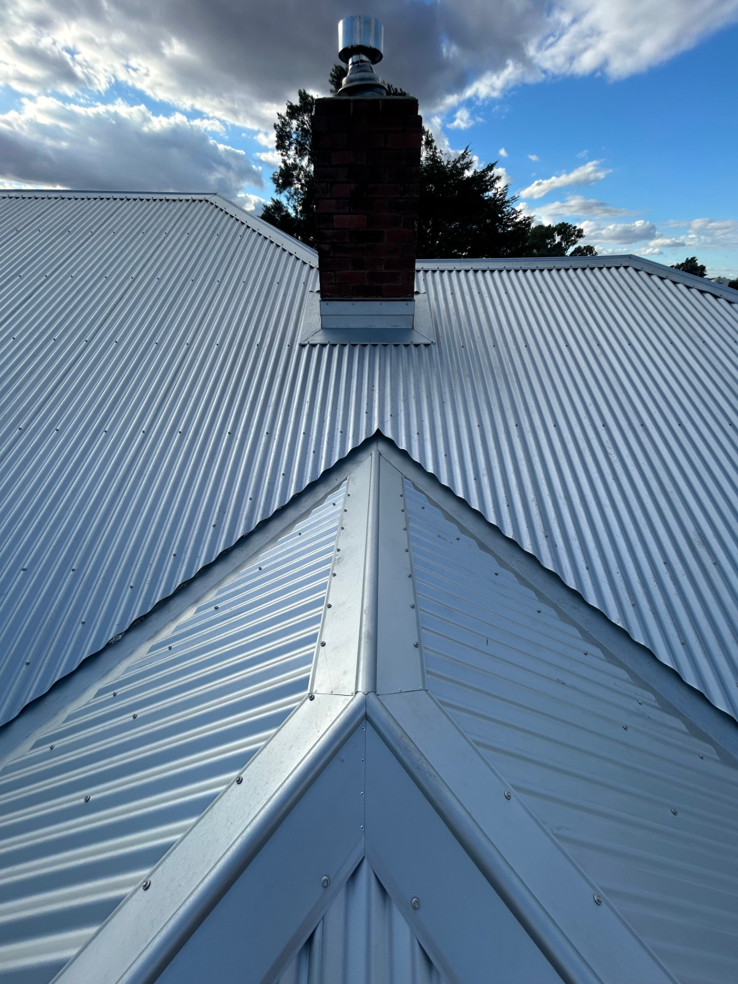 New zincalume tin roof and brick chimney on a Mornington Peninsula home